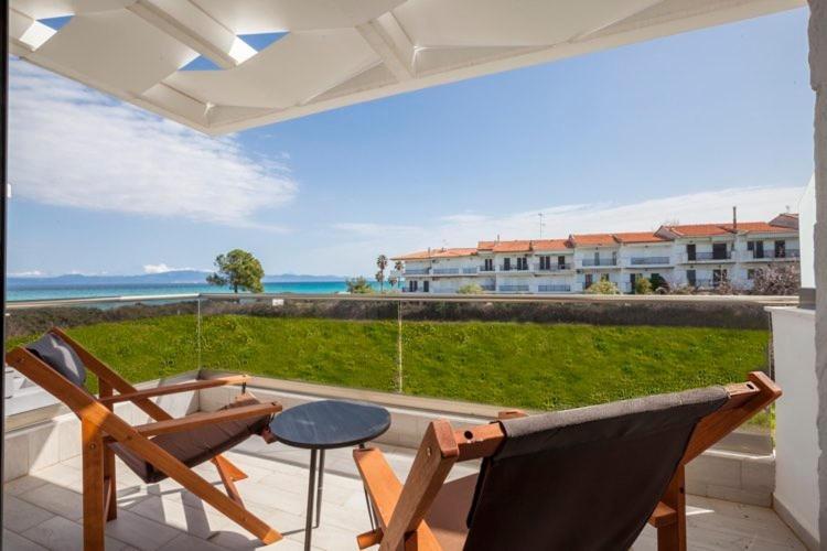 Hanioti Suite Maisonette In Front Of The Sea Exterior foto